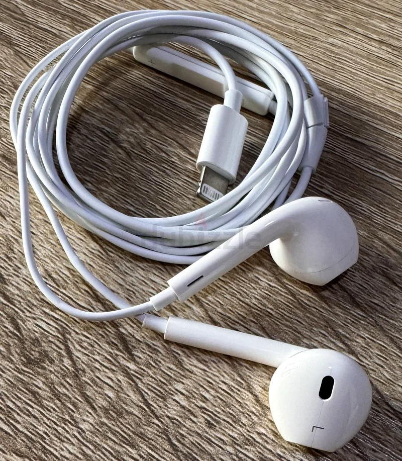 سماعات iPhone EarPods (موصل Lightning)63190117374210111