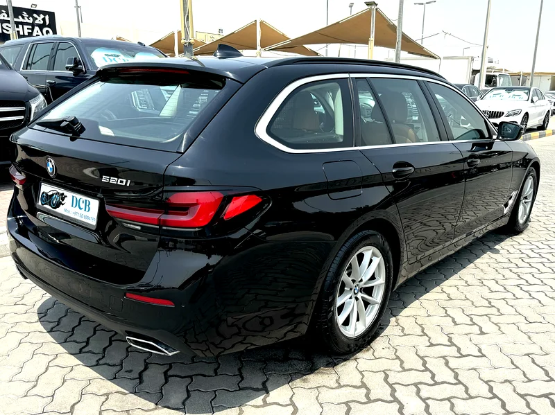 BMW 520i 2023 HATCHBACK GCC full option 4 Cylinder Patrol 2 key very good condition full service his63142584363394113