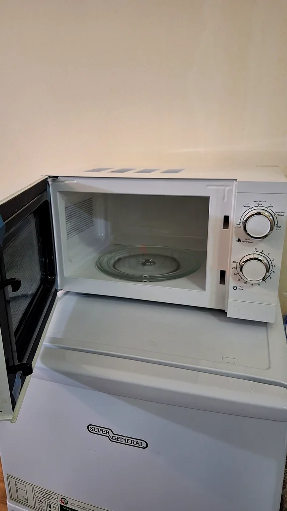 Efficient 20L Microwave Oven - Ideal for Quick Meals!63248248590081111