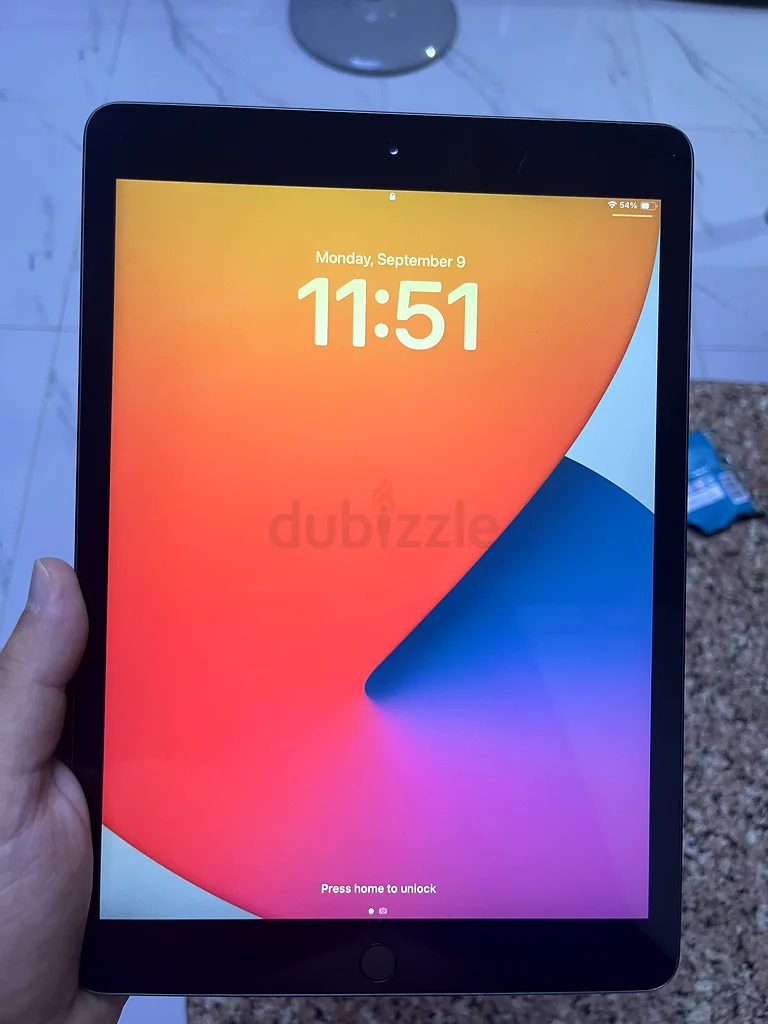 Apple iPad 7th generation for sell with Apple pincel and 24 gaming monitor63216357185539113