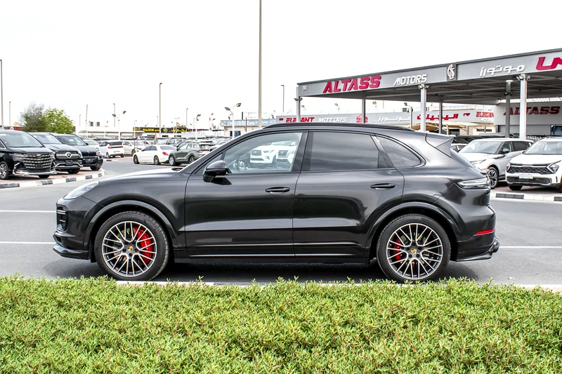 2019 - Porsche Cayenne TURBO - SAME LIKE BRAND NEW- ONLY 45,000 KM63232620294019113
