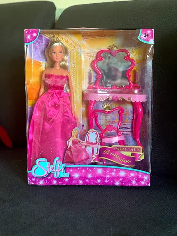 New Fairytale beauty doll with dressing table