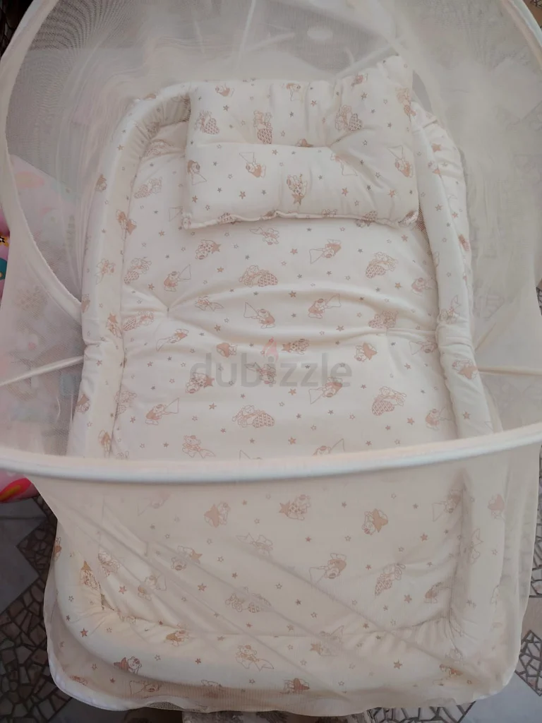 سرير أطفال مع شبكة للبعوض63204863535234111