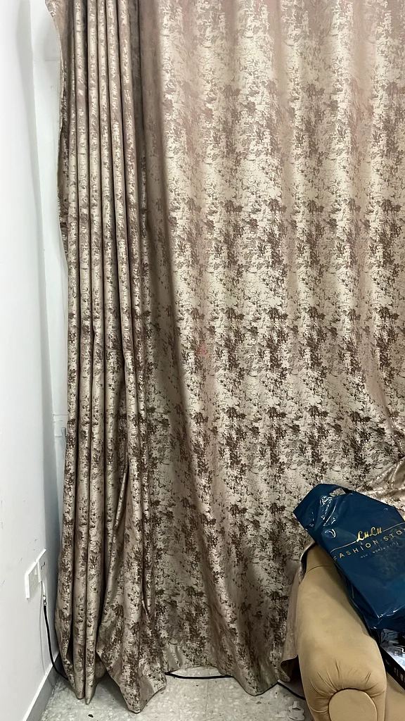 Curtain63189617753218112