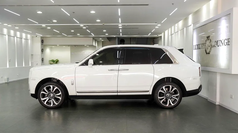 ROLL ROYCE CULLINAN 201963173844871939113