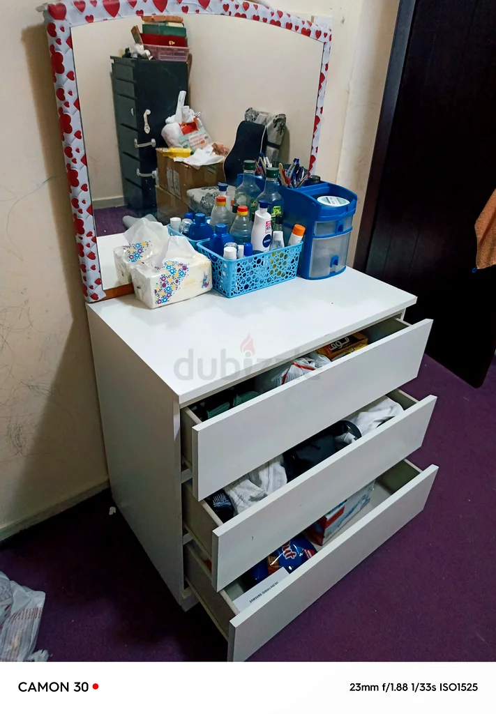 White dressing table with drawers and mirror63220831167362112