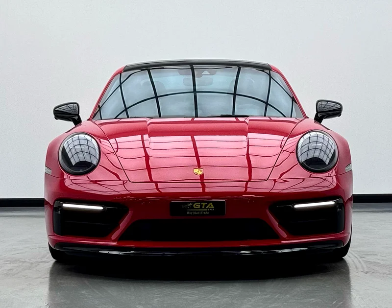 بورشه 911 كاريرا GTS، ضمان بورشه حتى أغسطس 2026، حزمة رياضية كرونو، كيلومترات قليلة جدًا، خليجي63150479179907111