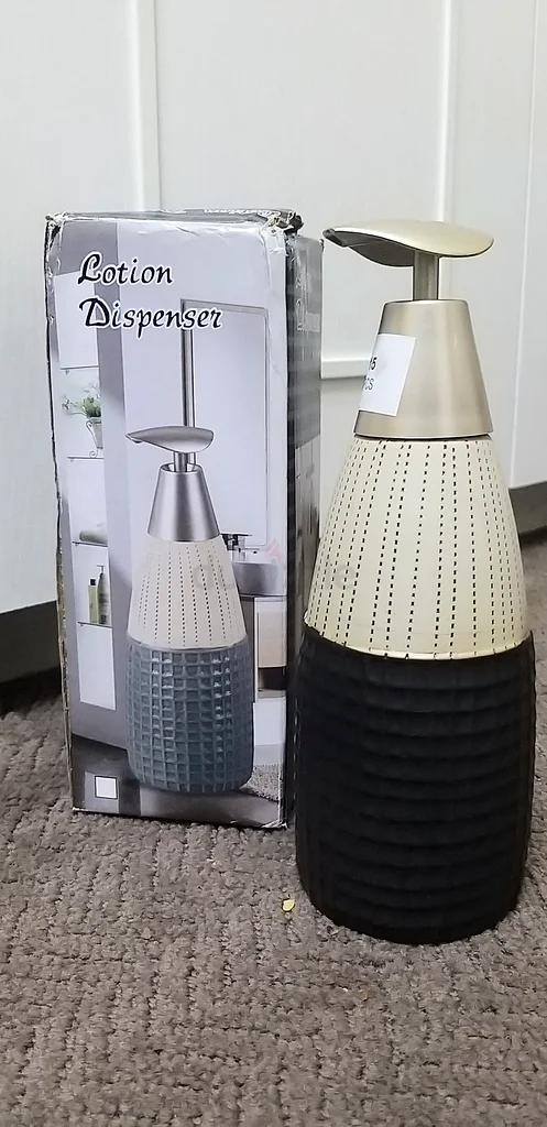 Stylish Lotion Dispenser for Elegant Bathrooms63211420092929111
