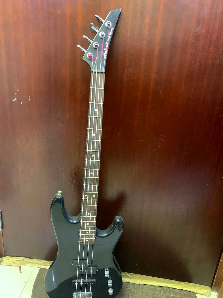 Aria pro bass guitar62932699851521111