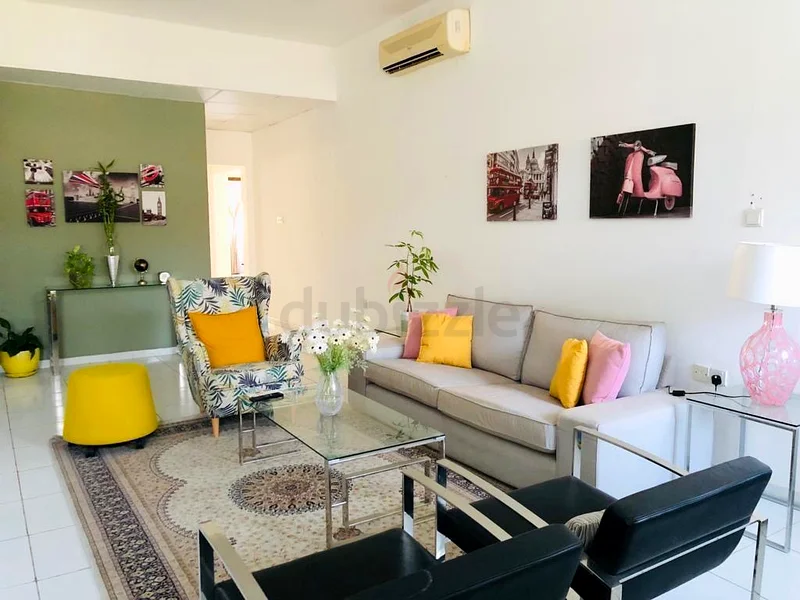 Summer discount!!Furnished room for lady near Sunset beach63143963507075112