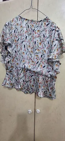 Chic Floral Blouse for Stylish Summer Days