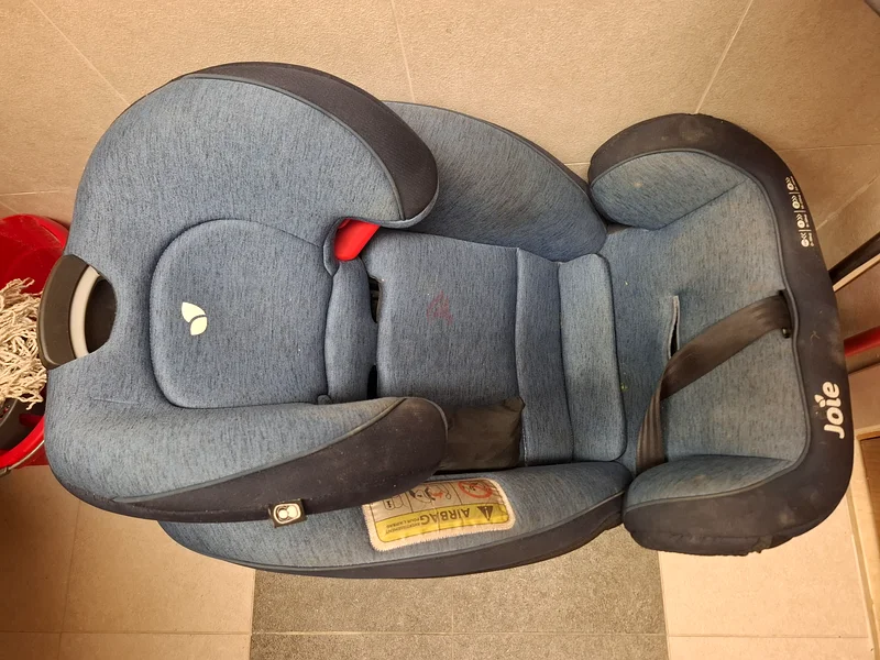 Joie Baby Car Seat - Safe  Comfortable Ride!63227281959299111