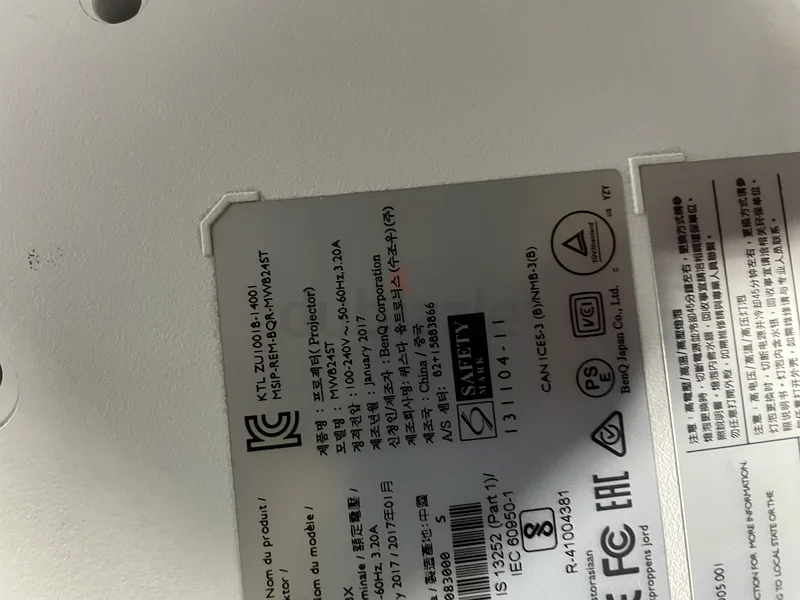 جهاز عرض جهاز عرض أصلي جدًا وخفيف الوزن من بنك، طراز Benq Mw824st مع جهاز مشاركة الشاشة جيد جدًا63262381953282112