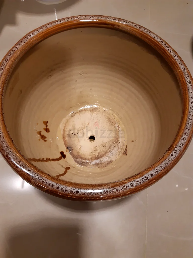 Glazed Ceramic plant flower pot with drainage hole. 36cm across and 28cm high. No chip, no blemish.63220828410882112
