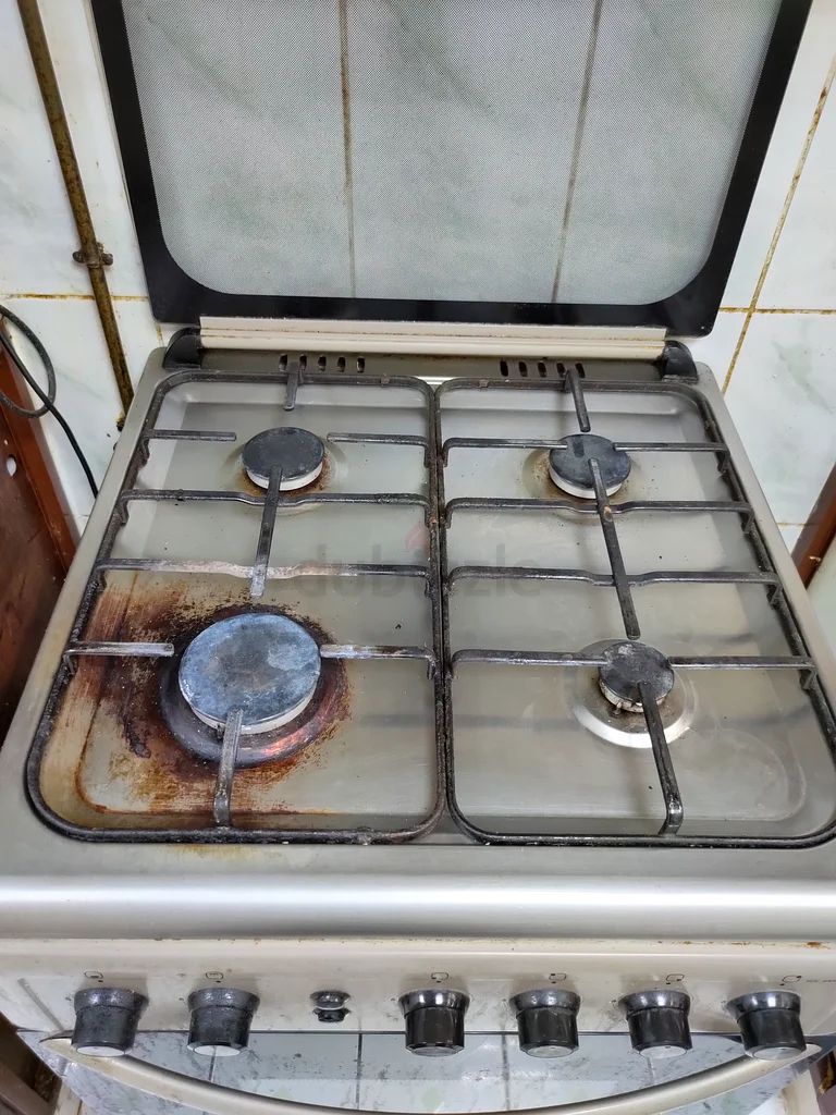 Efficient 4-Burner Gas Cooker with Oven - Perfect for Your Kitchen!63168524613251112