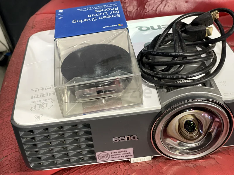 Projector 3d benq Mw824st with wireless nfc screen sharing device63262382007169113