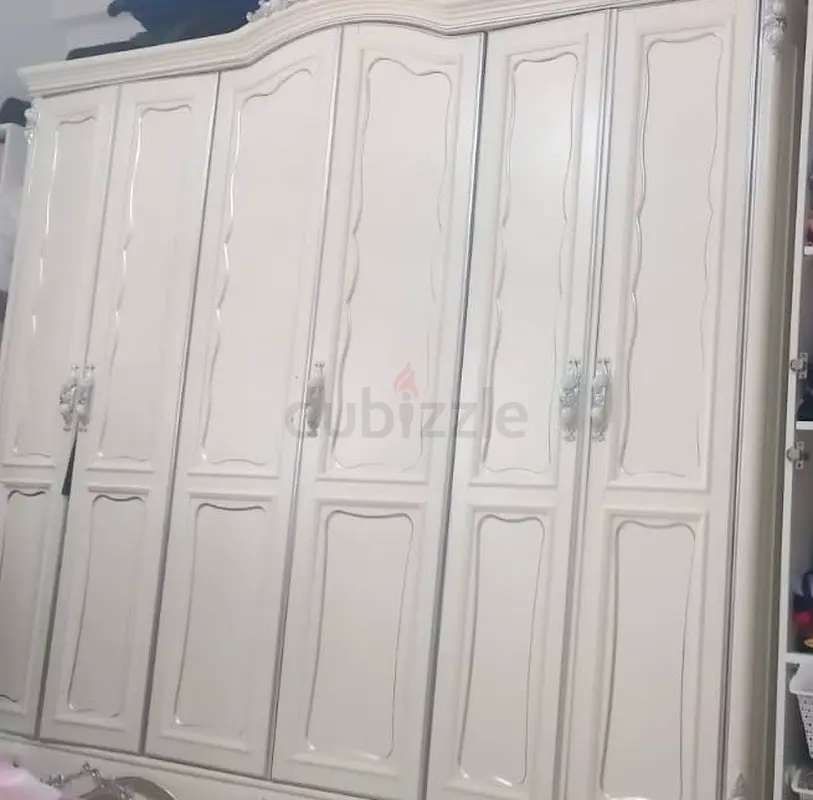 Solid Wood Elegant Full bedroom for Sale