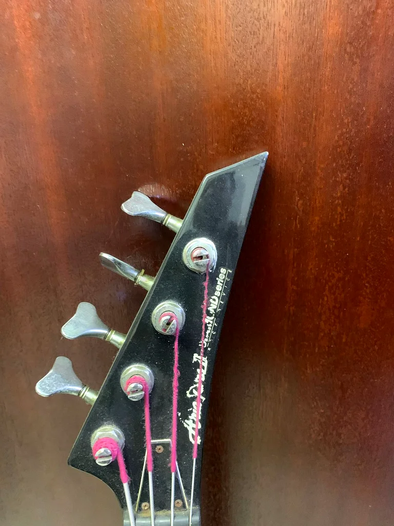 Aria pro bass guitar62932699851521112