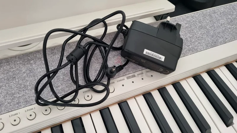 Casio ct-s1 piano keyboard with adaptor and box63207396649858113