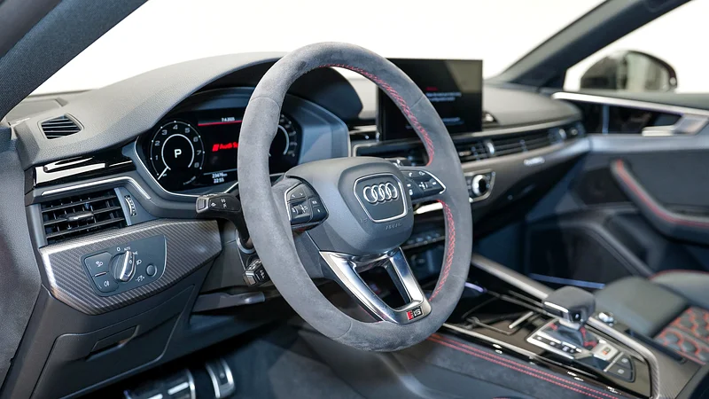 رينج روفر سبورت TFSI كواترو | 4,385 درهم شهريًا | ضمان يصل إلى 3 سنوات بدون حدود63227251121025113