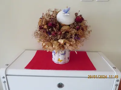 Charming Dried Flower Arrangement - Timeless Elegance