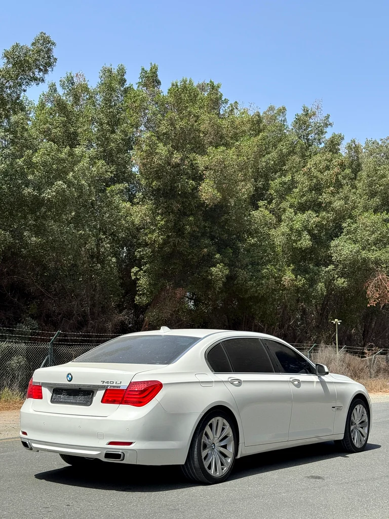 2011 BMW 7-Series 3000 - 3499 cc 6 cylinders 300 - 399 HP -63410294593539113