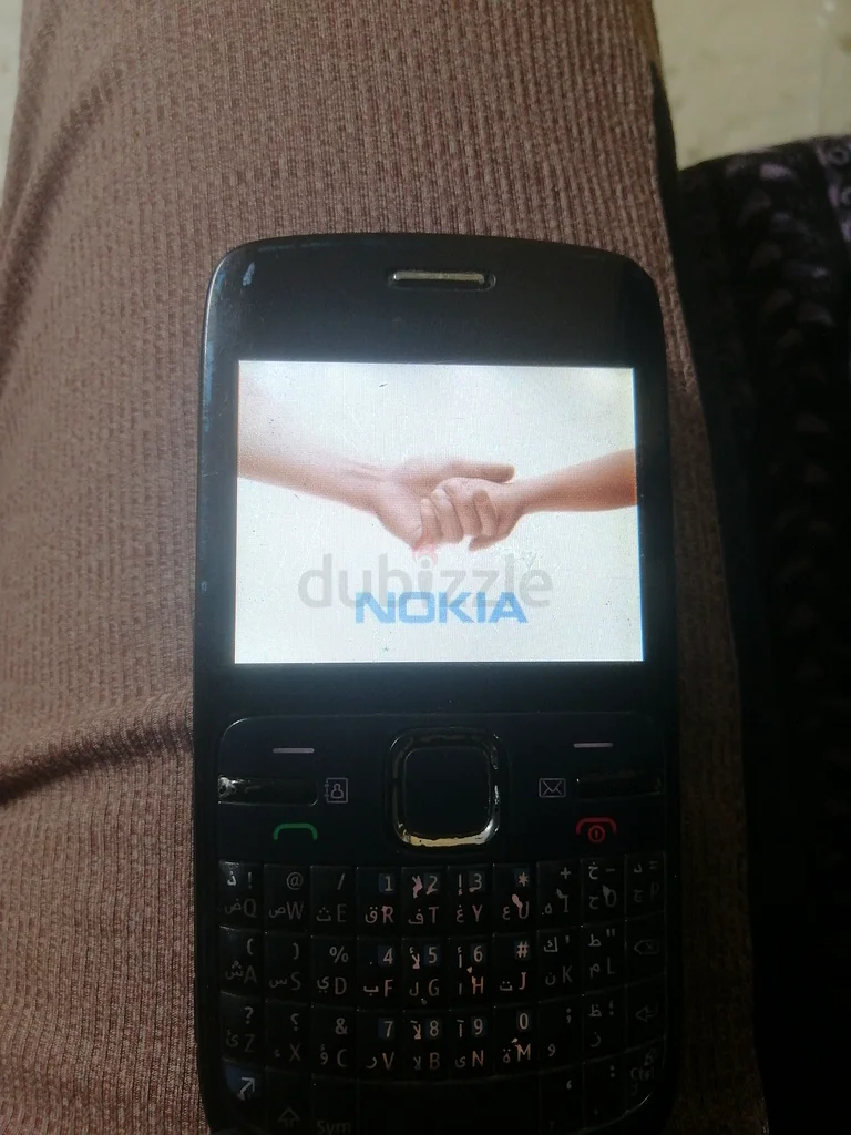 هاتفا نوكيا المحمولان C300 و6120C63214899184897112
