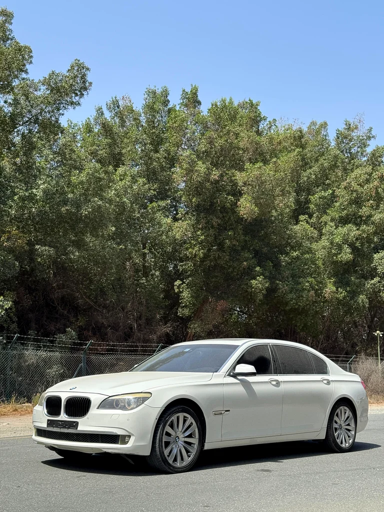 2011 BMW 7-Series 3000 - 3499 cc 6 cylinders 300 - 399 HP -63410294593539112
