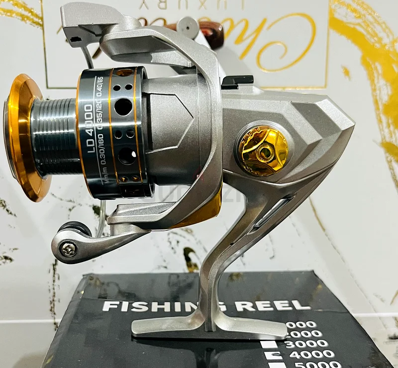 Charming silver fishing reel , all metalic632416587560981129