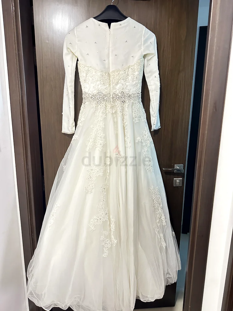 ثوب الزفاف63202683812611112