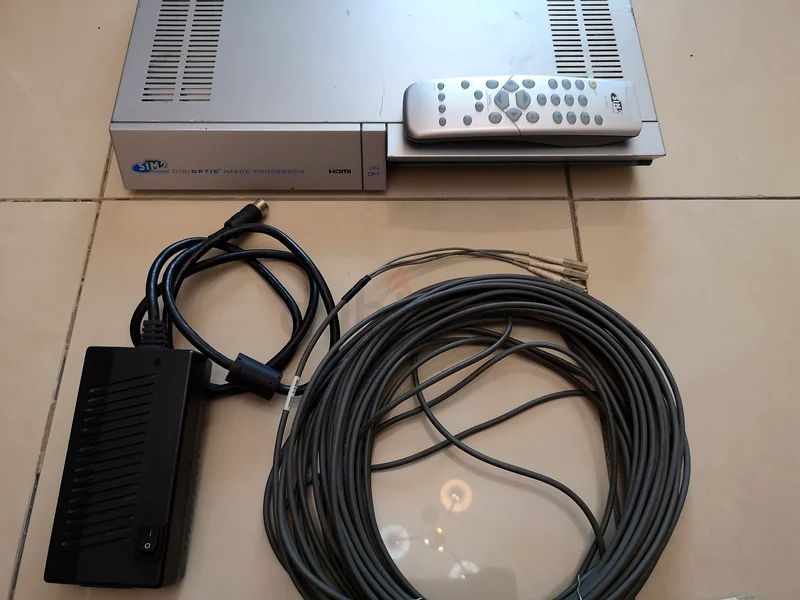  projector Sim2 C3X يحتاج إلى إصلاح63263519404803111