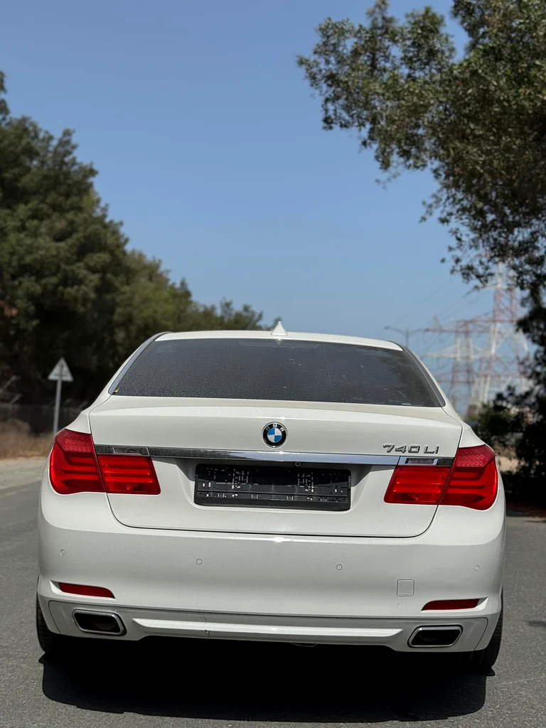 2011 BMW 7-Series 3000 - 3499 cc 6 cylinders 300 - 399 HP -63410294593539114