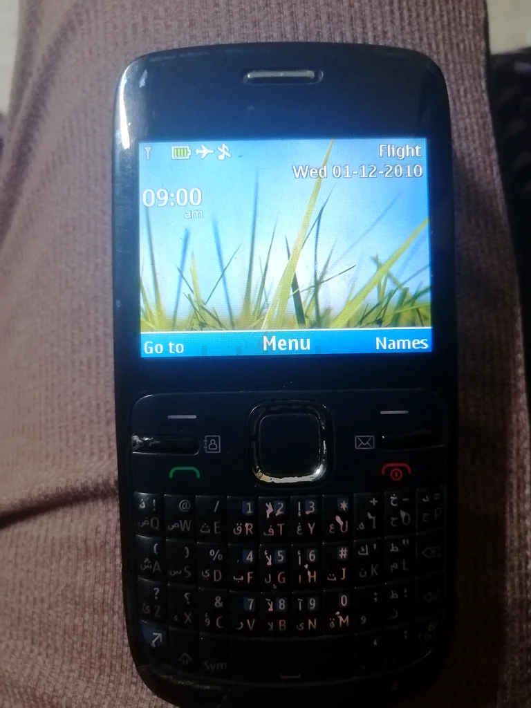 هاتفا نوكيا المحمولان C300 و6120C63214899184897113