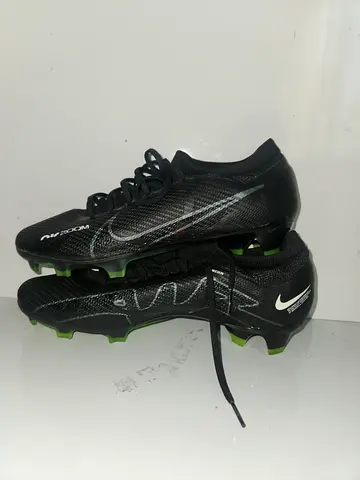 Football shoes