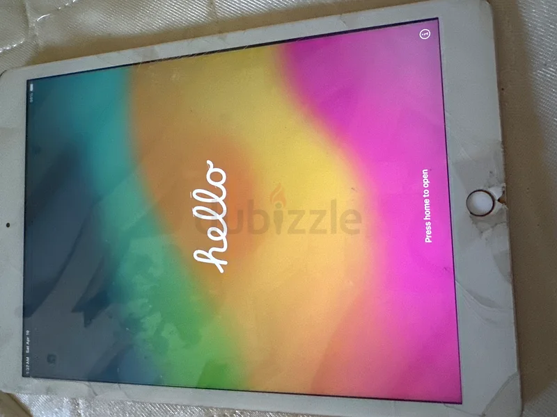 iPad gen 7 + screen protector in it ( read description)63216357157505111