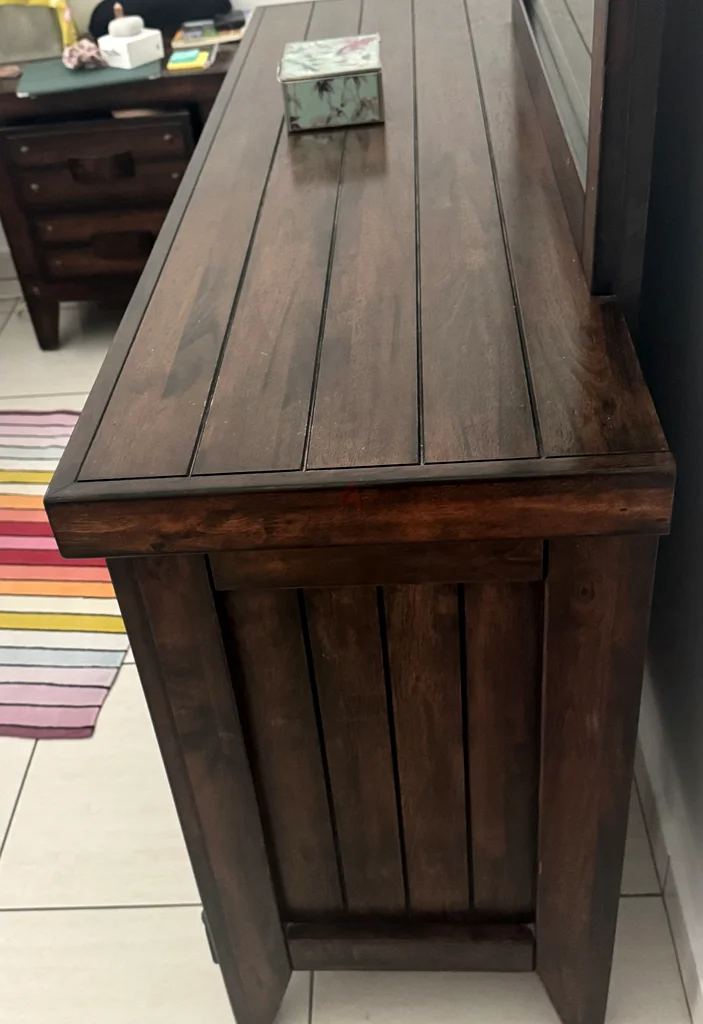 طاولة تجميل خشبية داكنة63178907751297112