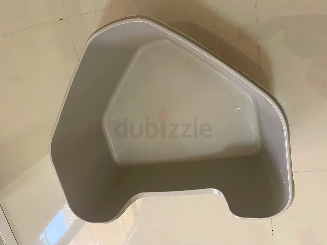 Huge cat litter box