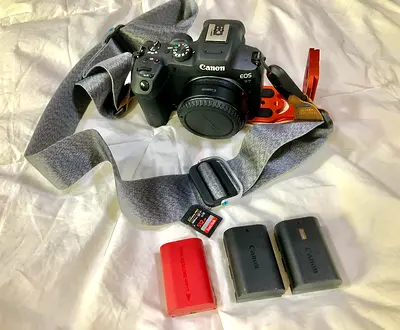 Canon R7 and Ef mount 3 batteries 128gb
