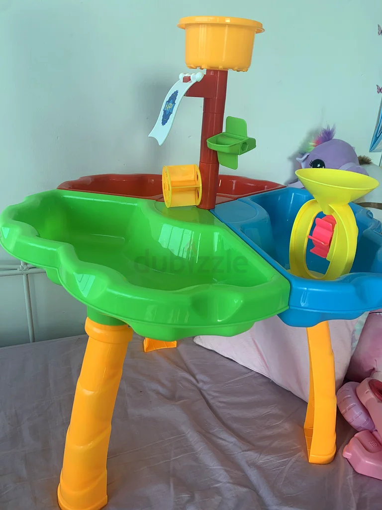 طاولة لعب بالماء والرمل63207397373314111