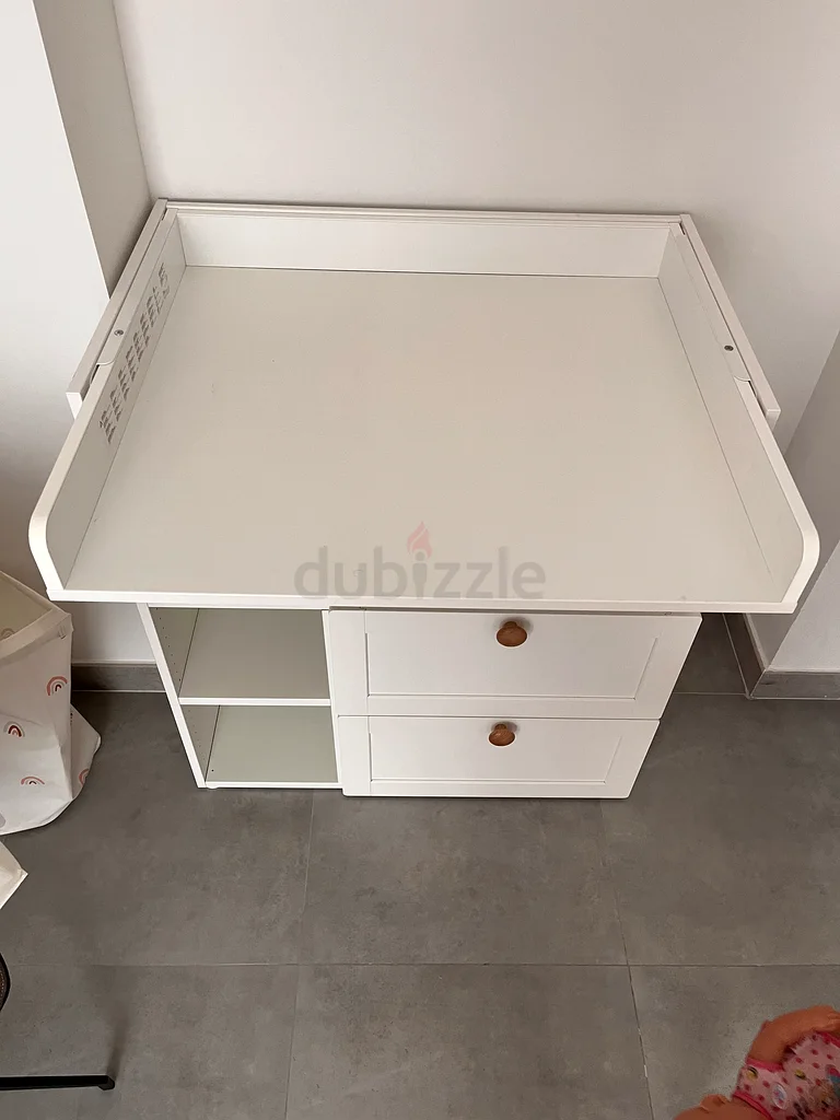 Baby changing table - like new63207398668547111