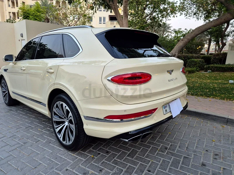 سيارة فاخرة ممتعة بنتلي بنتايجا V863134991354753113