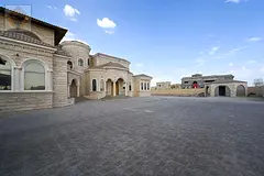 Grand 4-Bedroom Luxury Duplex Villa for Ultimate Comfort