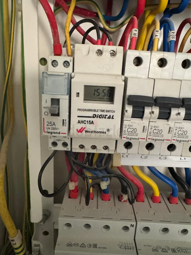 24/7 Emergency Electrical and Handyman Services all over Dubai. Call us to get our Services.62929662321411113