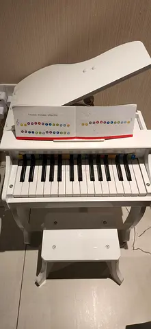 White Keyboard Piano with Stand and Seat - Perfect for Suitable for 3Y and above.
