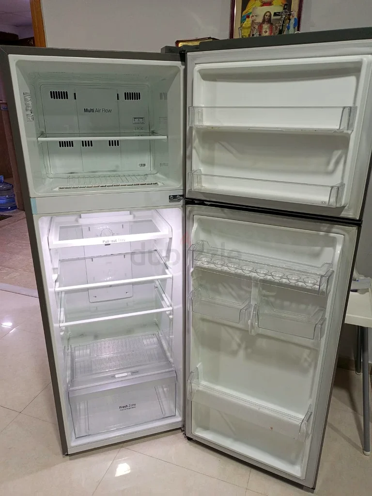 LG two door fridge freezer latest model litter used good condition and excellent working63200166832386111