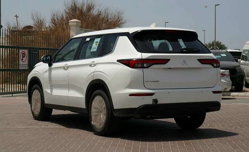 Mitsubishi outlander 202563223816782211114