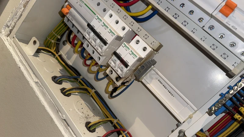 24/7 Emergency Electrical and Handyman Services all over Dubai. Call us to get our Services.62929662321411118