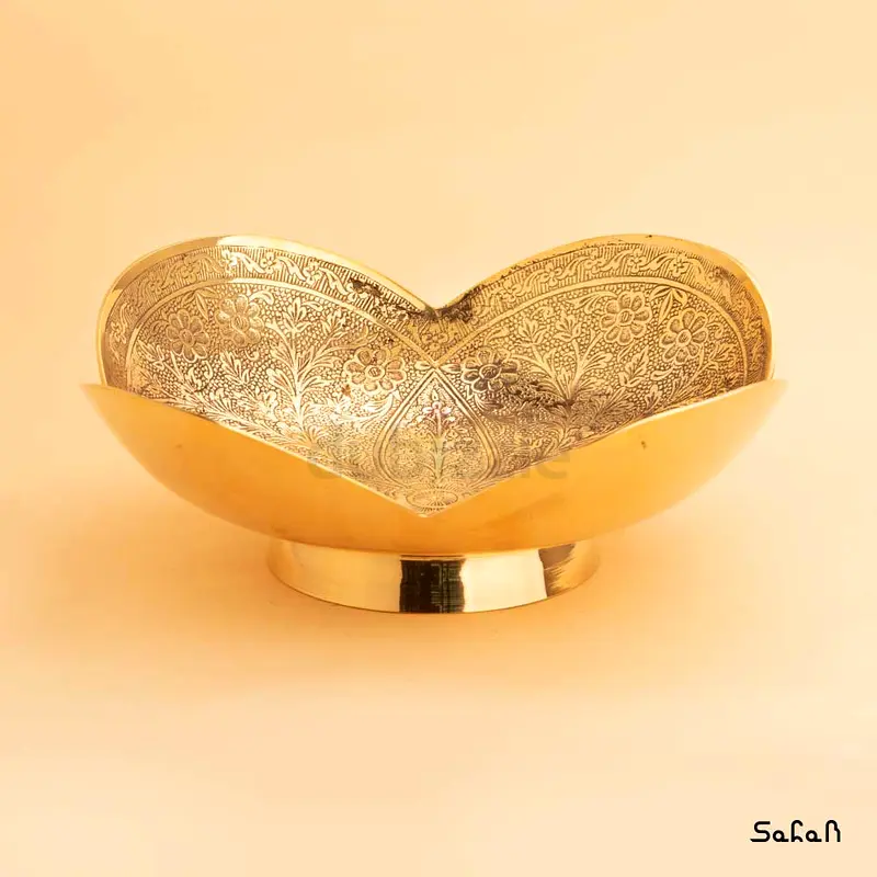 Hand-Engraved Brass Bowl – Traditional Iranian Design طبق تقديم من النحاس الأصفر الكلاسيكي