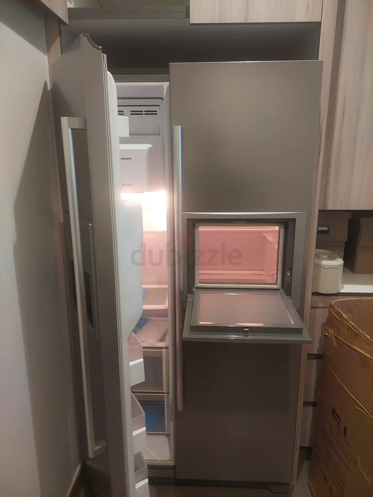 Siemens Side By Side Refrigerator With water dispenser ice maker also Mine bar63167109901314112