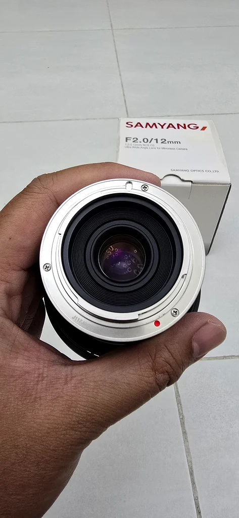 عدسة ساميانج إي ماونت 12 مم F2 (عدسة التصوير الفلكي)63233640952322113
